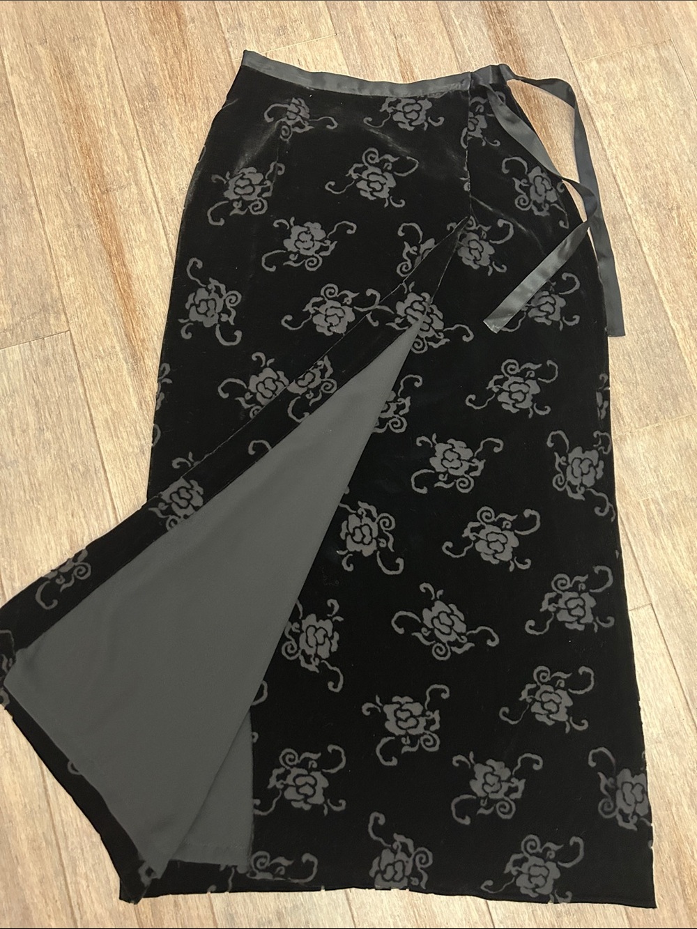 VTG GAP Black Floral Burnout Wrap Velvet Maxi Skirt Silk rayon blend XS